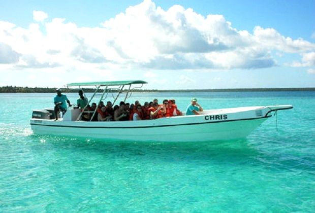 Saona Carnival Special - speedboat excursion - all boats have a sun shade