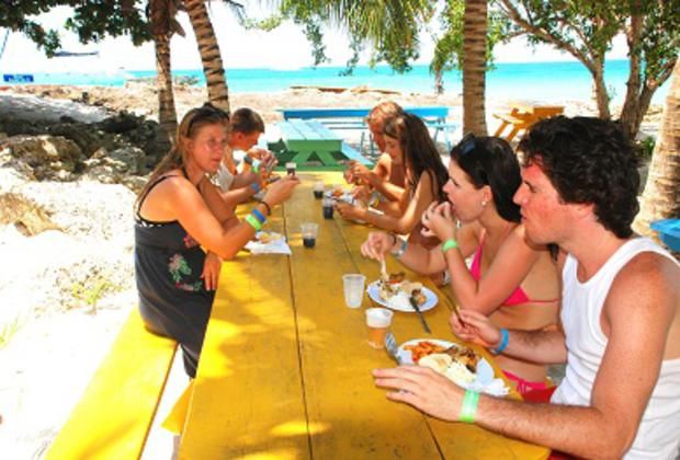 Catuano Beach - Barbeque lunch on the beach