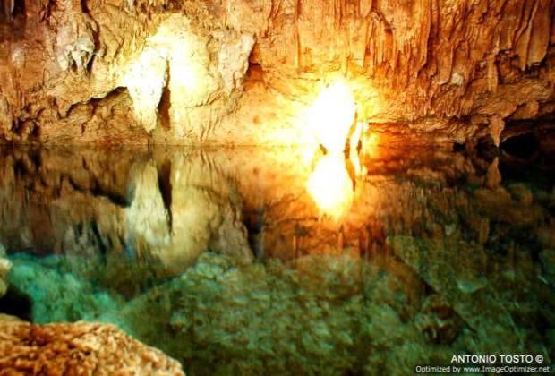 Padre Nuestro Cave lake
