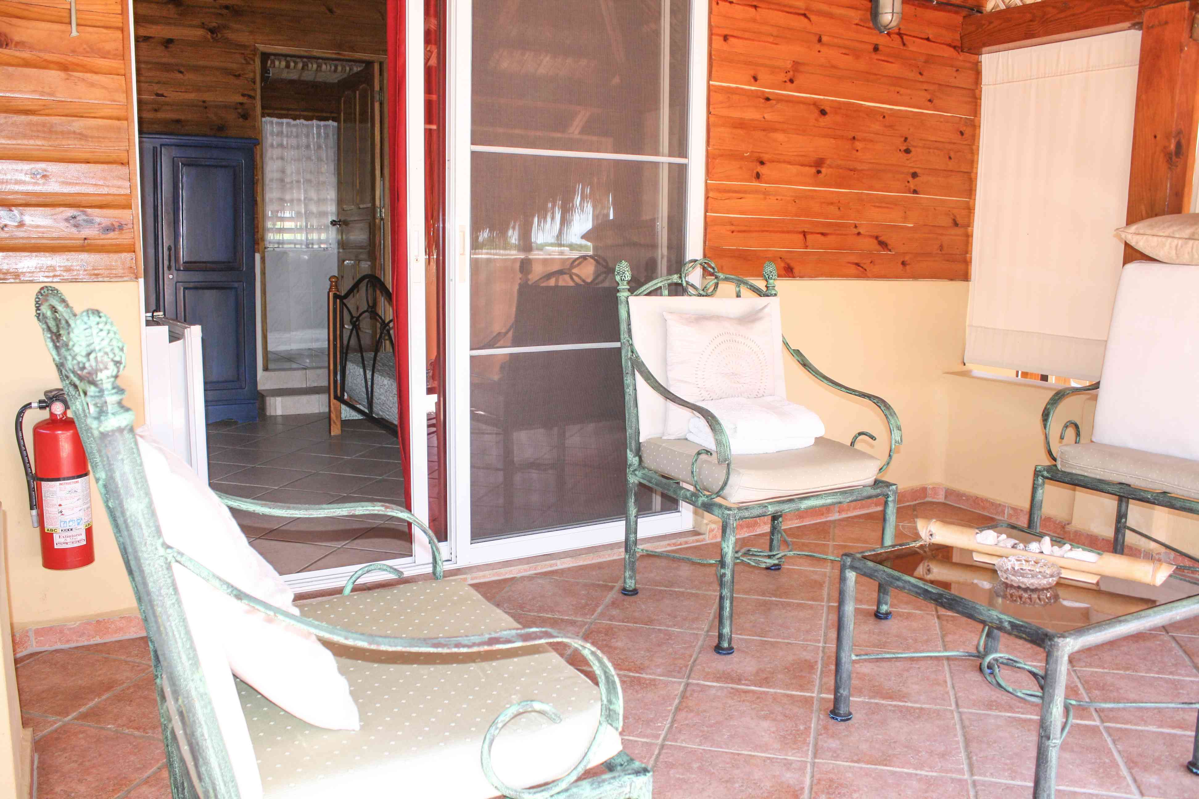 villa iguana terrace-seating